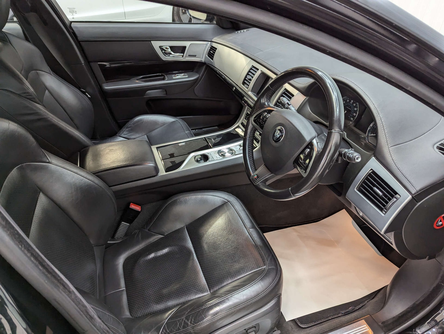 Used Jaguar XF 2014 for sale - 77044636: Photo 49