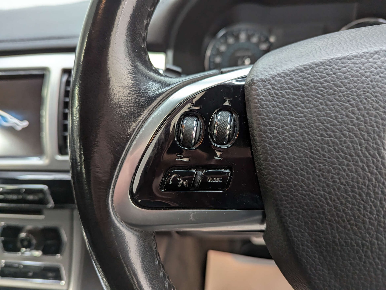 Used Jaguar XF 2014 for sale - 77044636: Photo 73