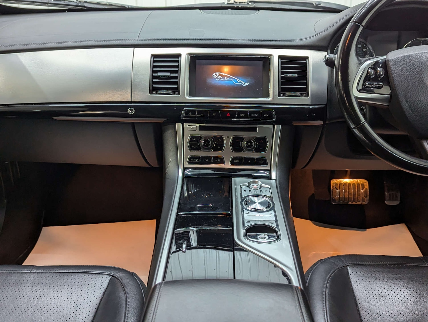 Used Jaguar XF 2014 for sale - 77044636: Photo 81