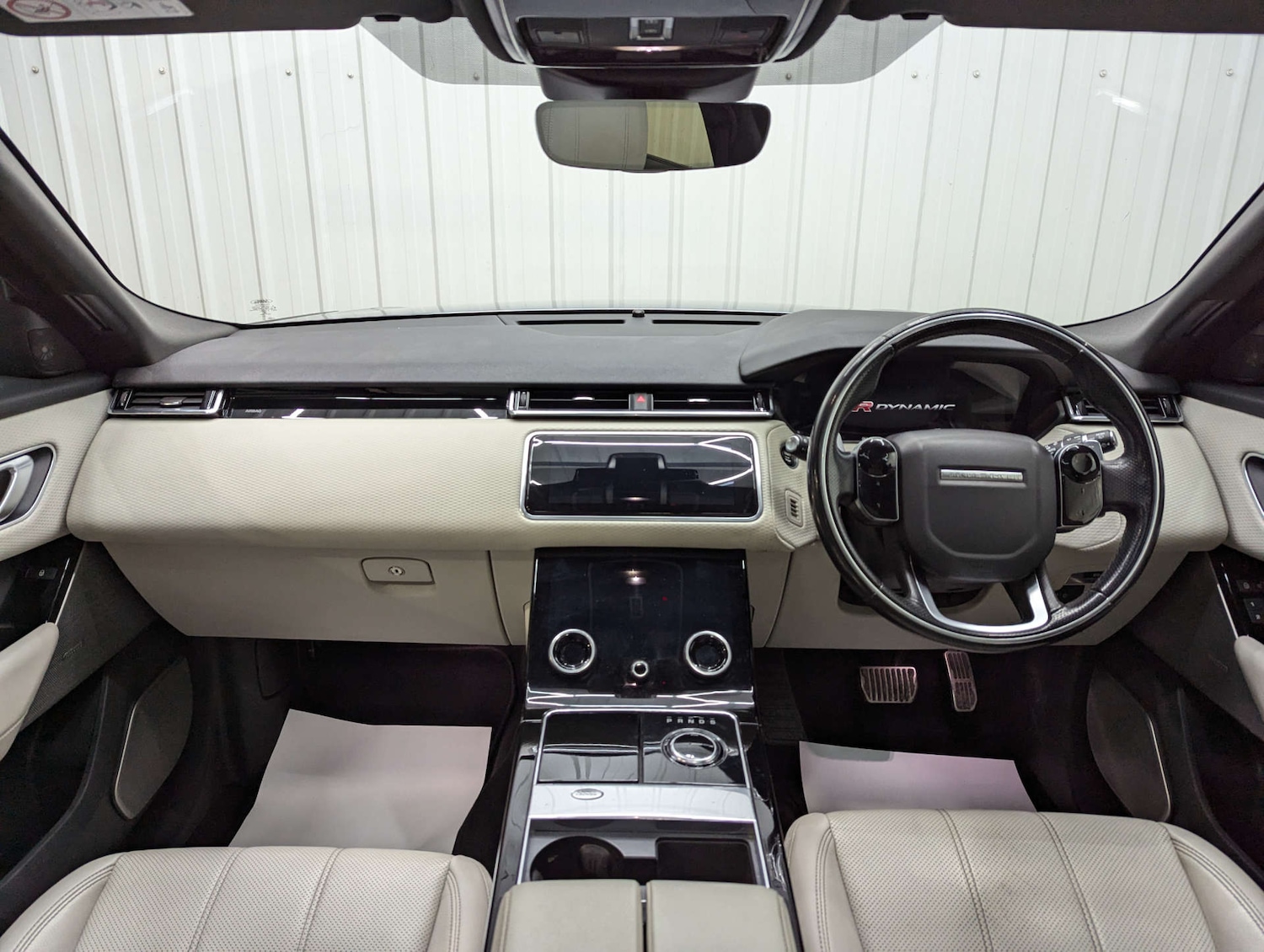 Used Land Rover Range Rover Velar 2018 for sale - 76748039: Photo 2