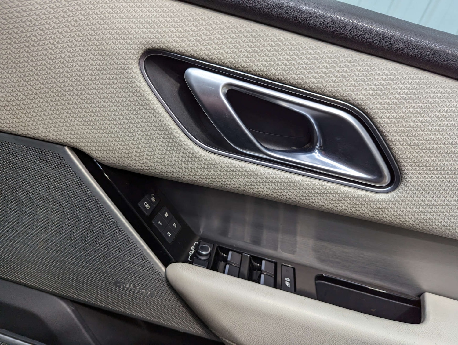 Used Land Rover Range Rover Velar 2018 for sale - 76748039: Photo 81