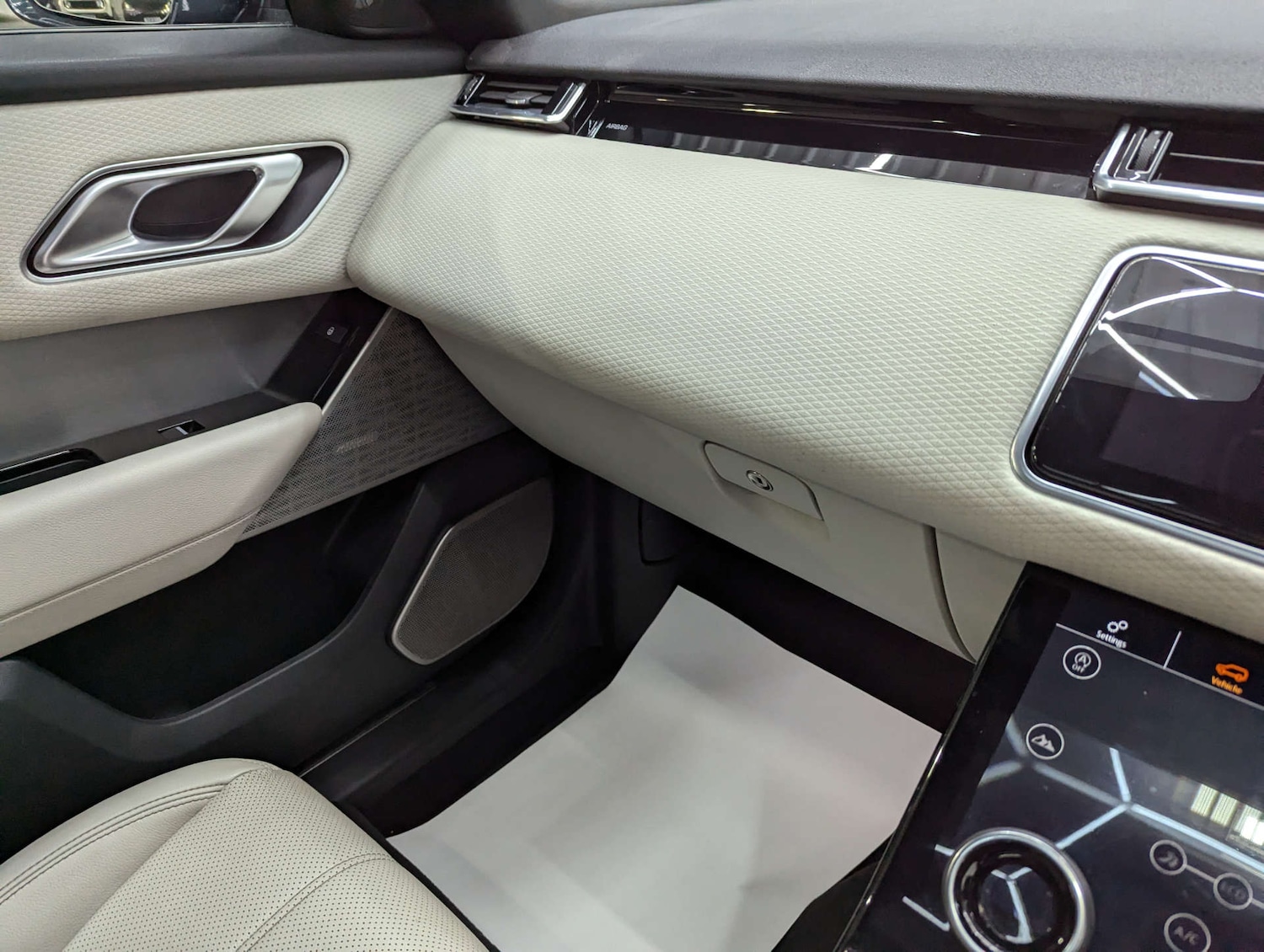 Used Land Rover Range Rover Velar 2018 for sale - 76748039: Photo 90