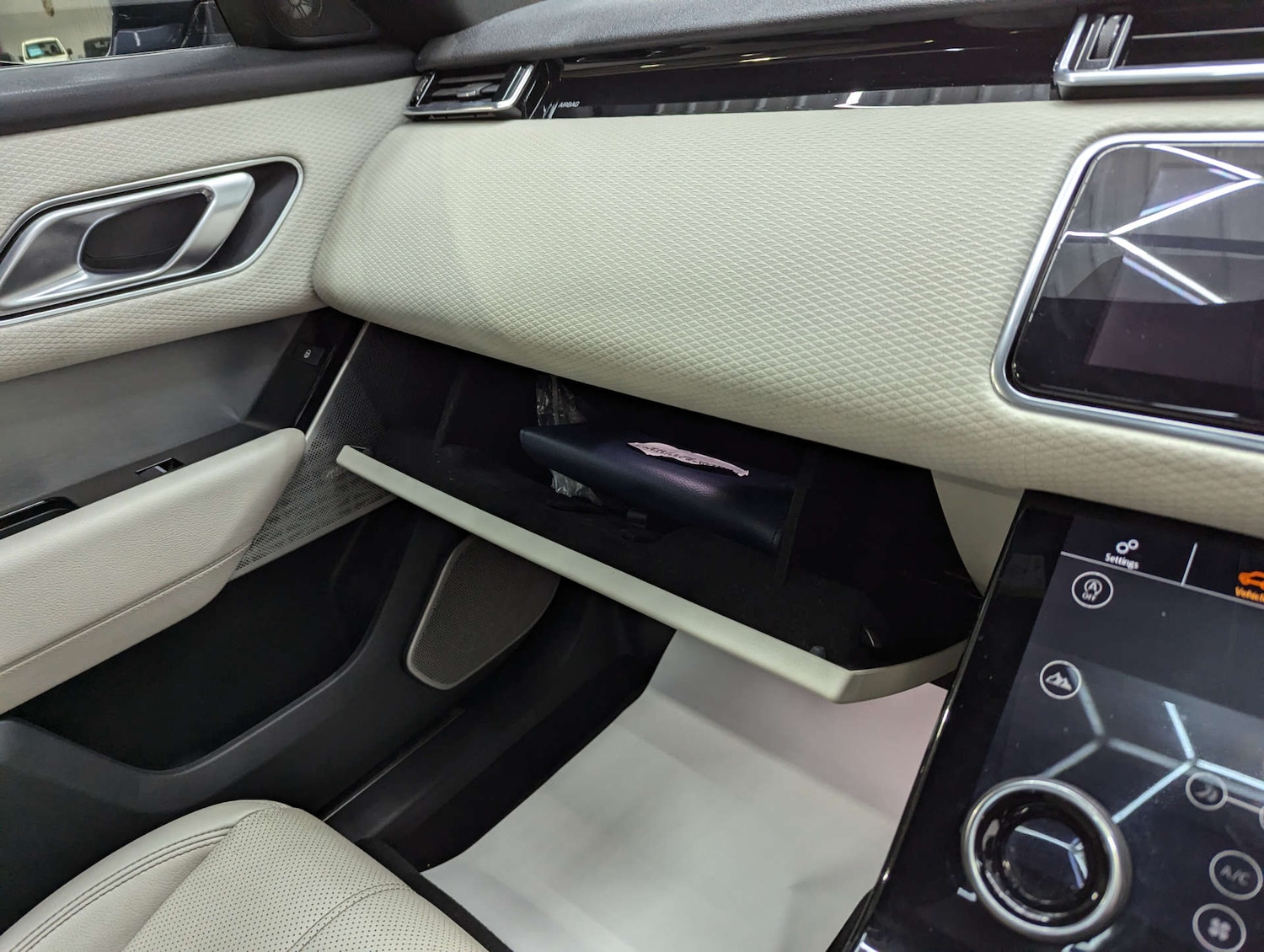 Used Land Rover Range Rover Velar 2018 for sale - 76748039: Photo 91