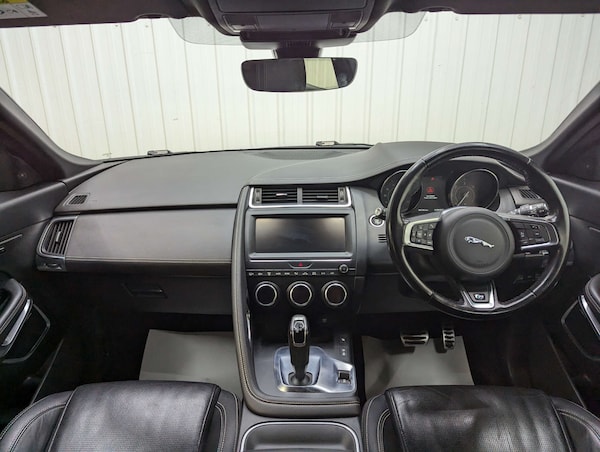 Used Jaguar E-Pace 2018 for sale - 74656773: Photo 2