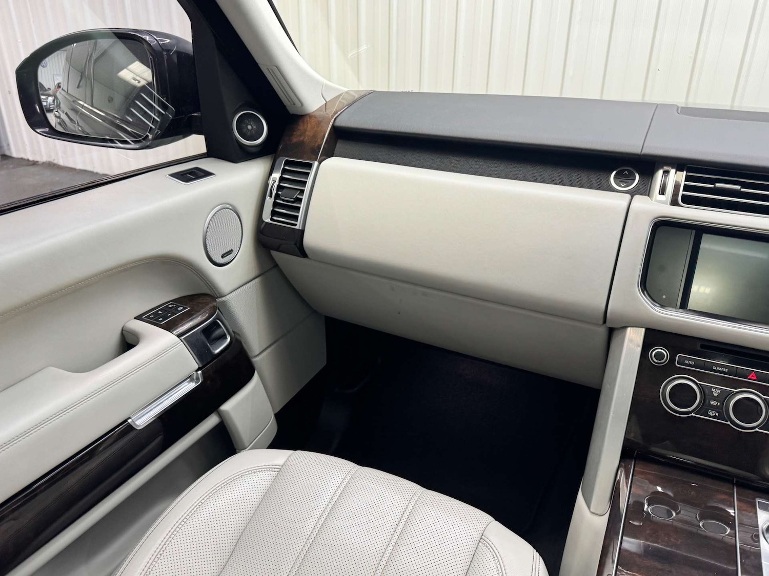 Used Land Rover Range Rover 2015 for sale - 76518049: Photo 51