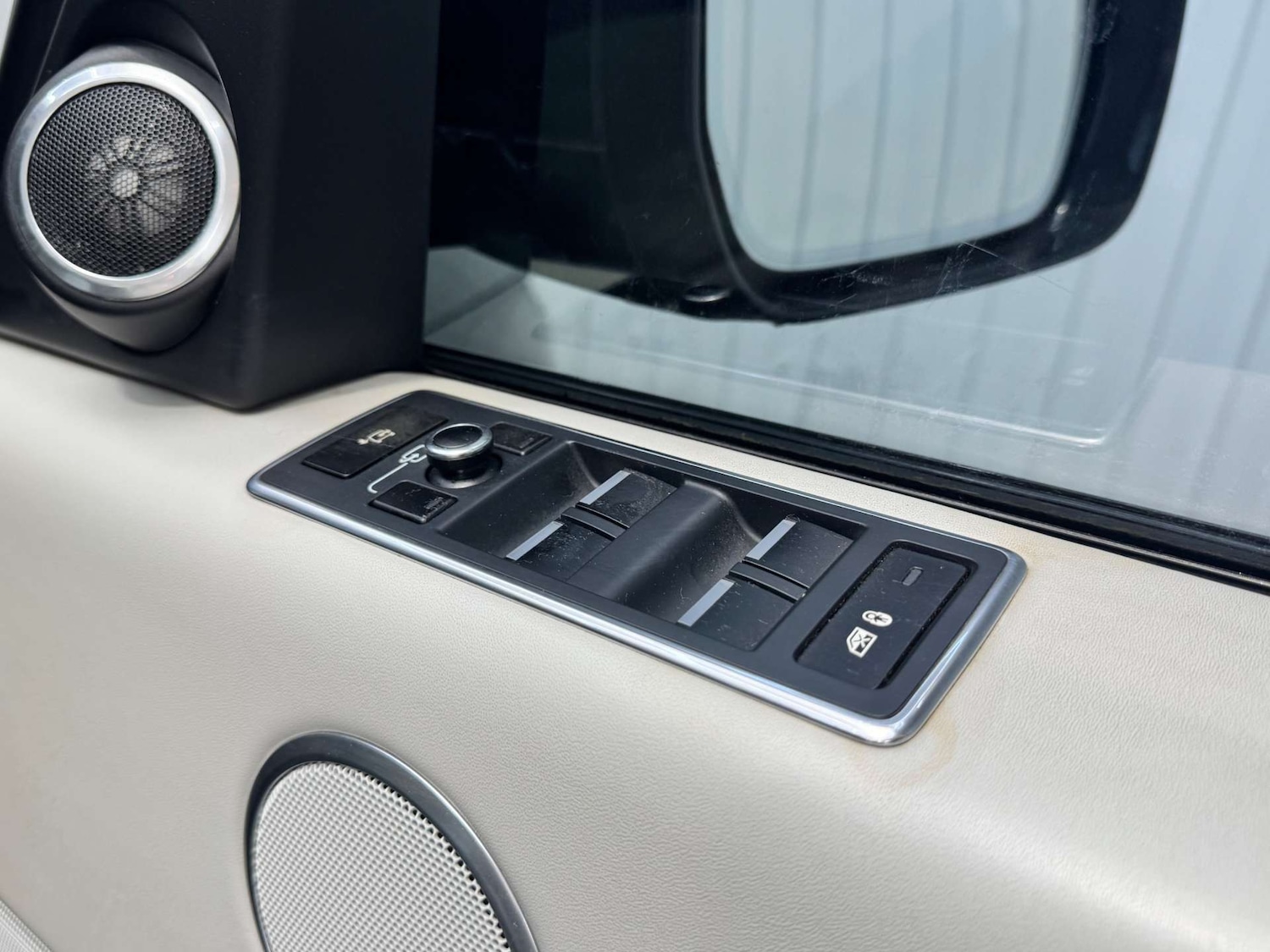 Used Land Rover Range Rover 2015 for sale - 76518049: Photo 77