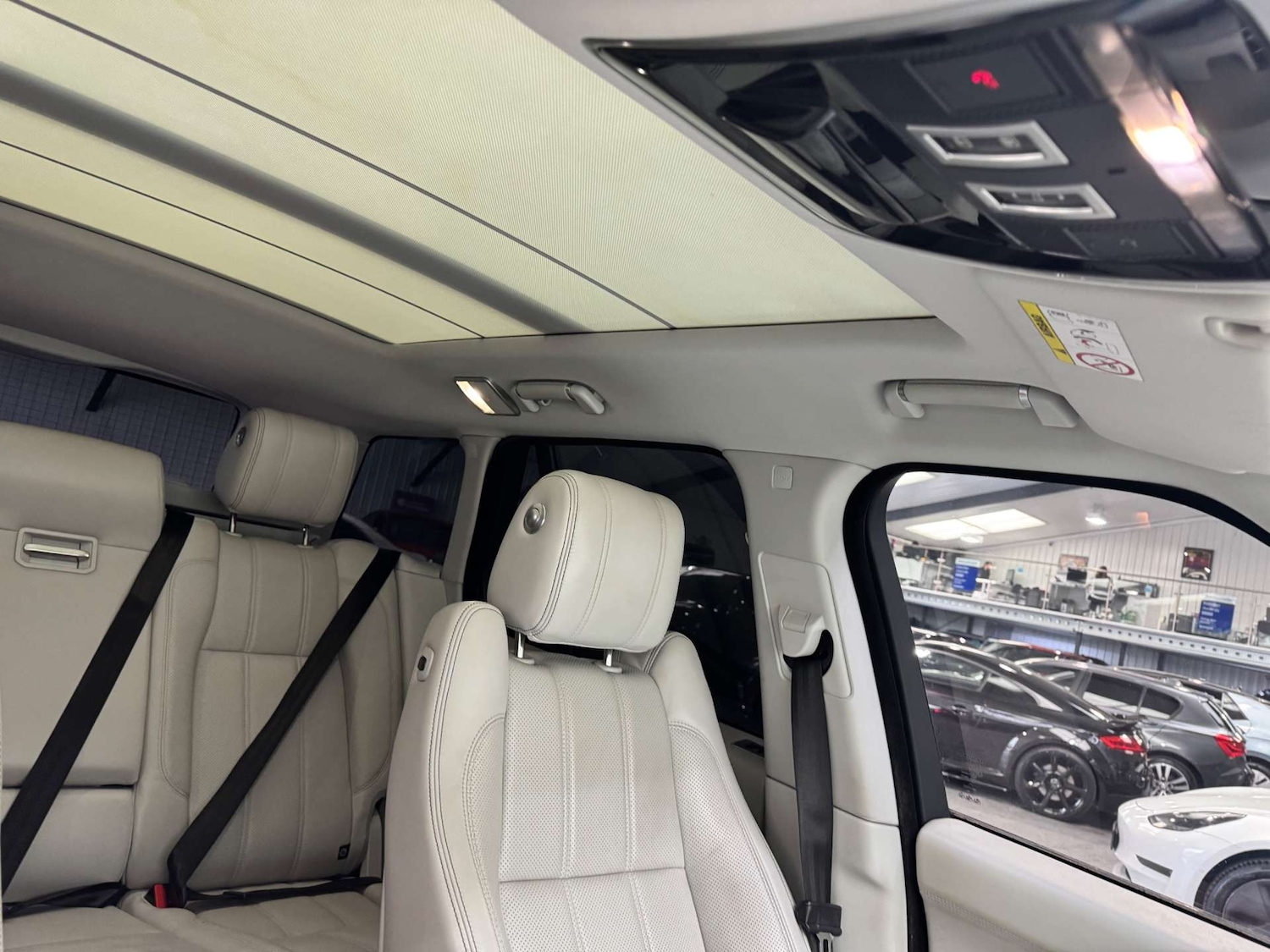 Used Land Rover Range Rover 2015 for sale - 76518049: Photo 96