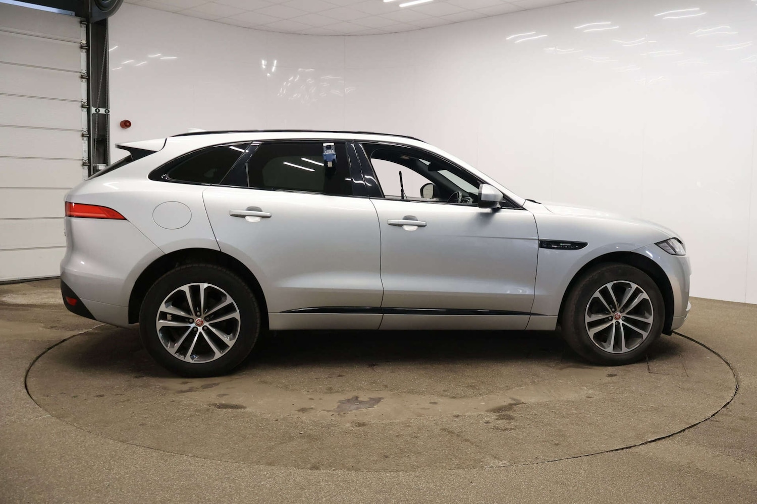 Used Jaguar F-Pace 2016 for sale - 77655669: Photo 7