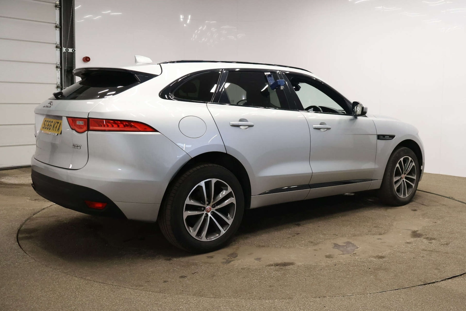 Used Jaguar F-Pace 2016 for sale - 77655669: Photo 9