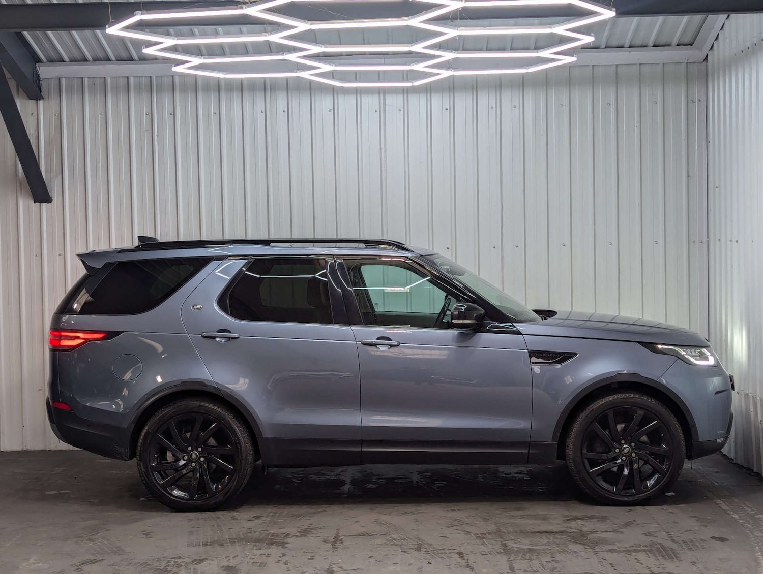 Used Land Rover Discovery 2018 for sale - 78066677: Photo 17