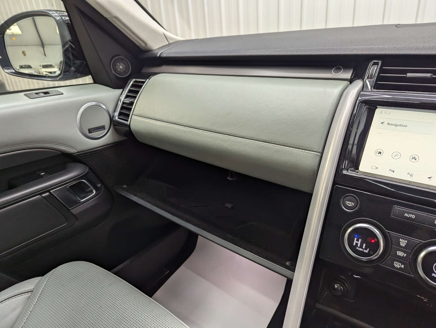 Used Land Rover Discovery 2018 for sale - 78066677: Photo 91