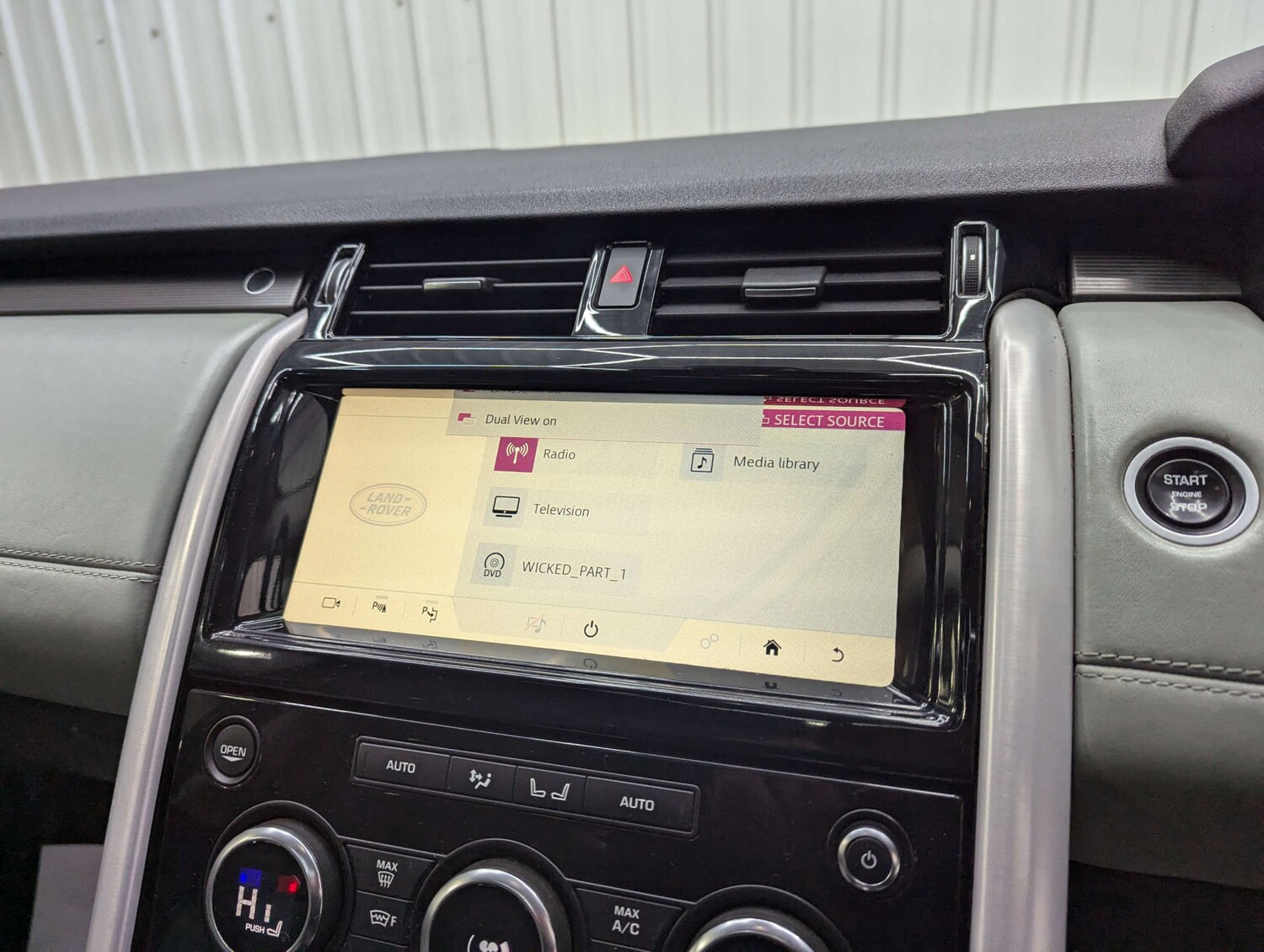 Used Land Rover Discovery 2018 for sale - 78066677: Photo 97