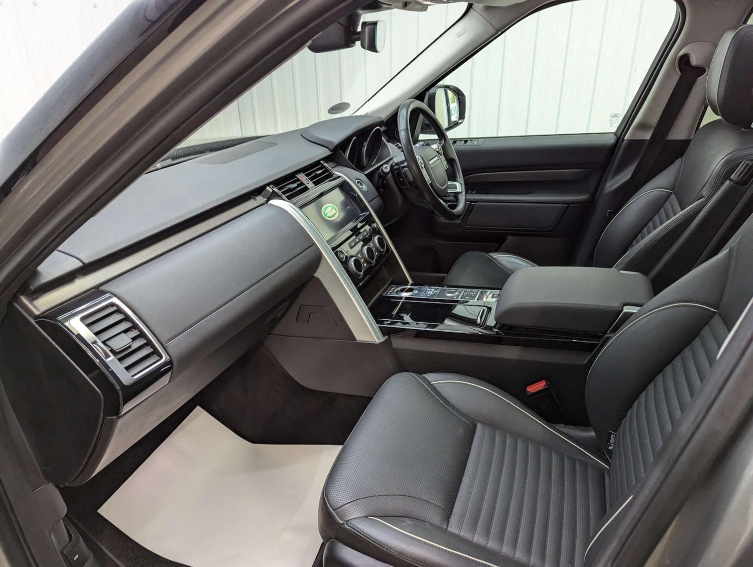 Used Land Rover Discovery 2017 for sale - 76363874: Photo 55