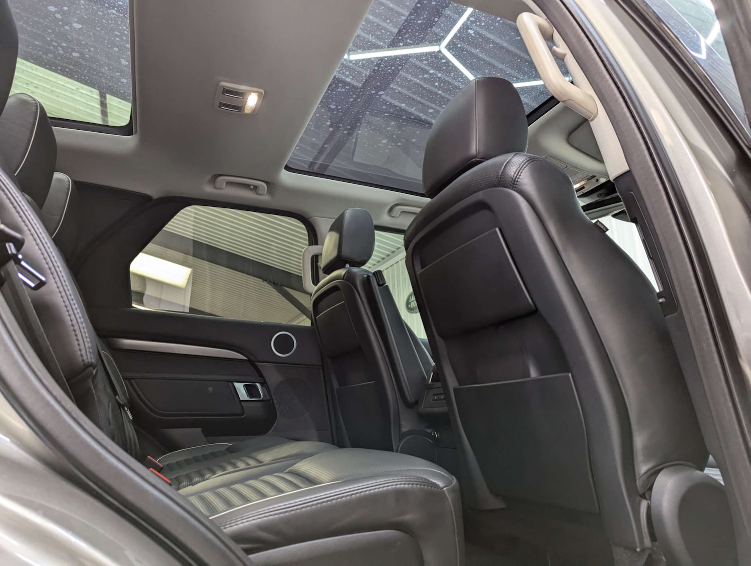 Used Land Rover Discovery 2017 for sale - 76363874: Photo 61