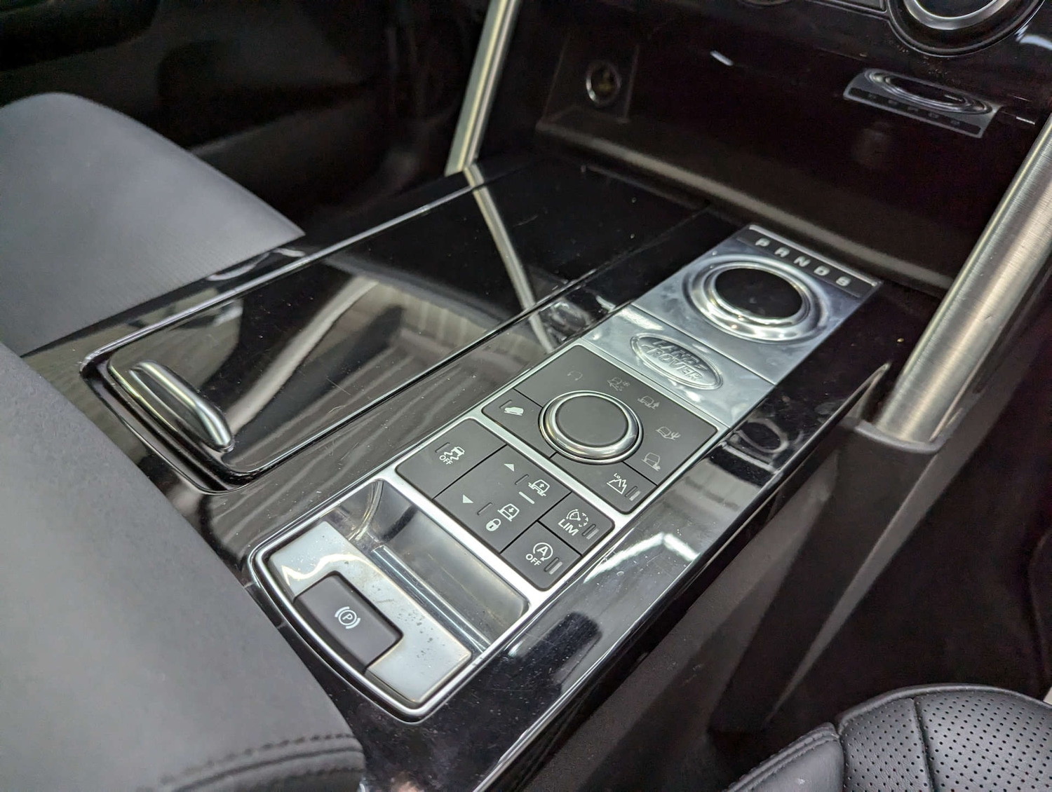 Used Land Rover Discovery 2017 for sale - 76363874: Photo 95