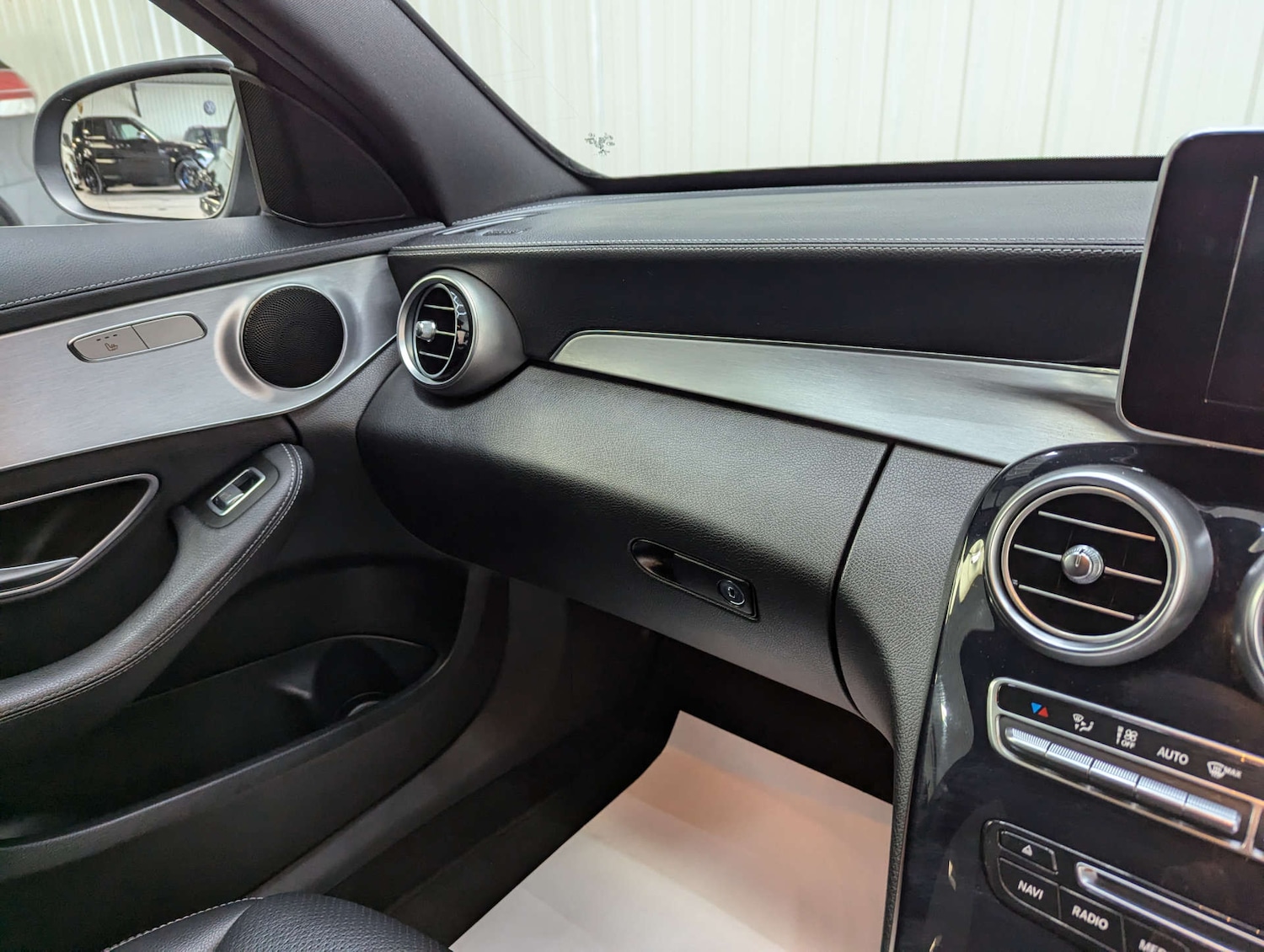 Used Mercedes-Benz C Class 2014 for sale - 76600831: Photo 90