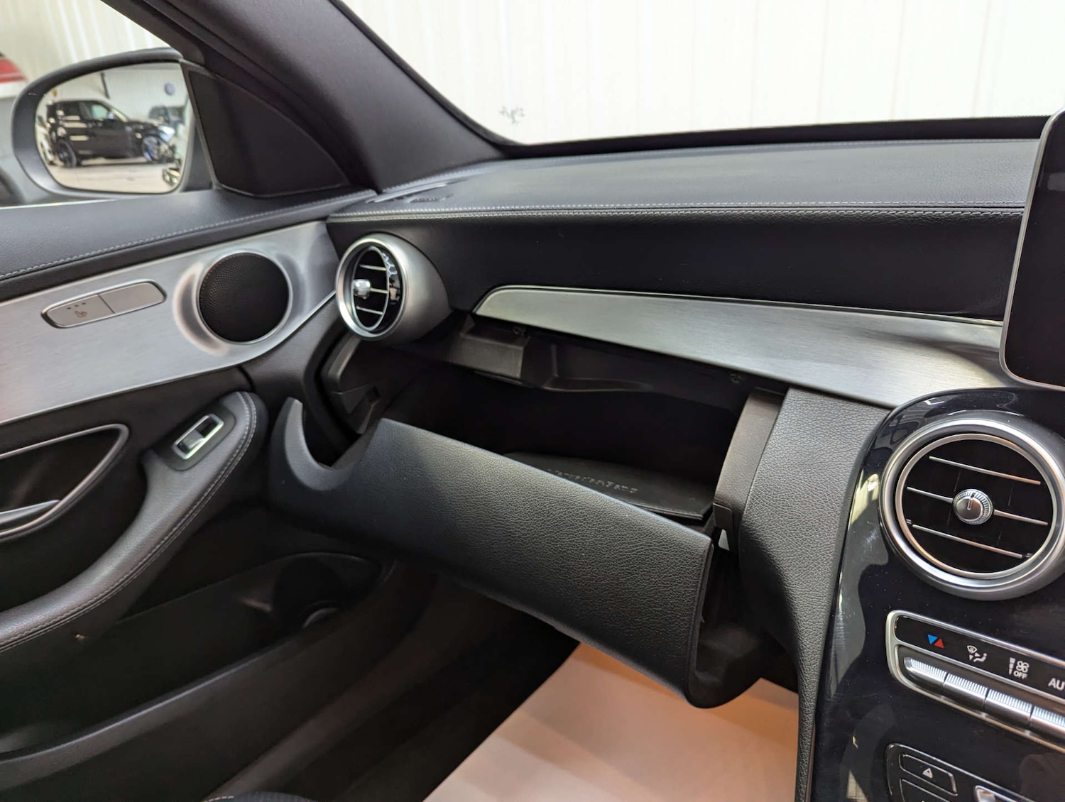 Used Mercedes-Benz C Class 2014 for sale - 76600831: Photo 91