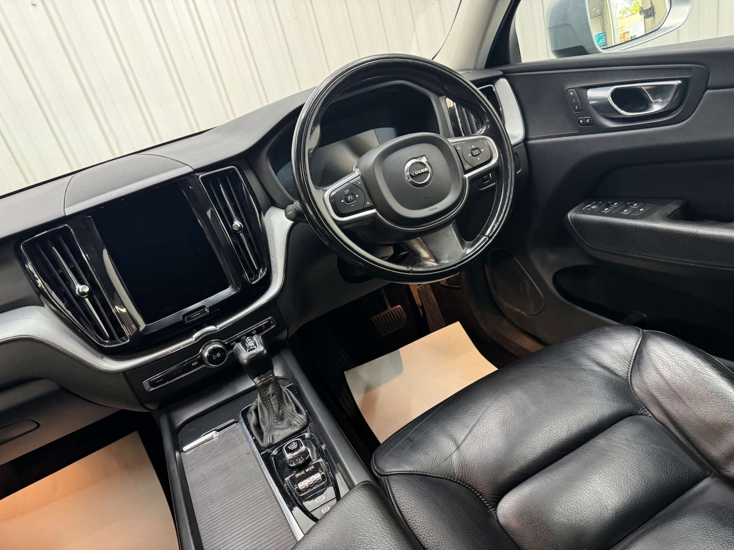Used Volvo XC60 2017 for sale - 76363886: Photo 46