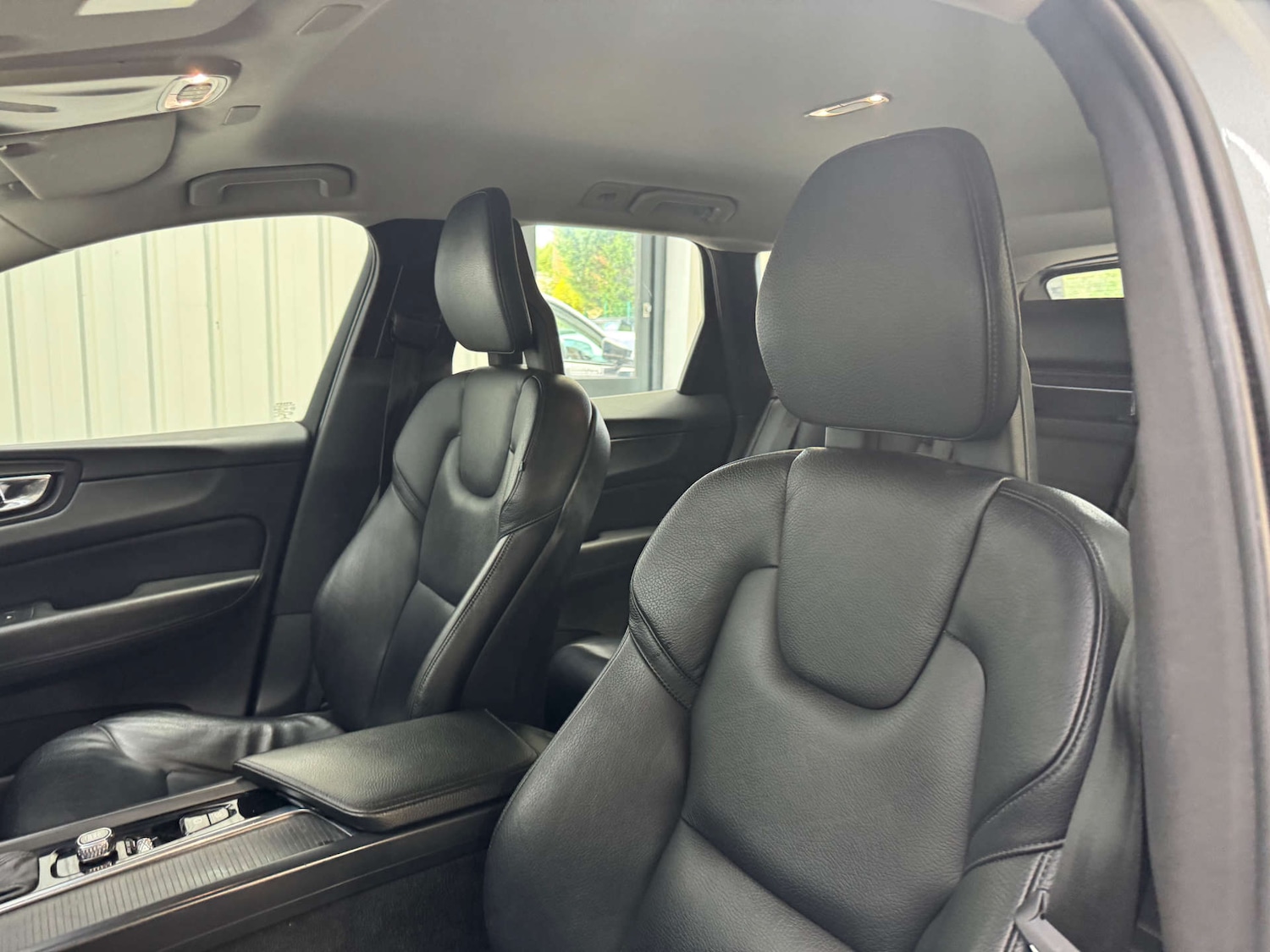 Used Volvo XC60 2017 for sale - 76363886: Photo 57
