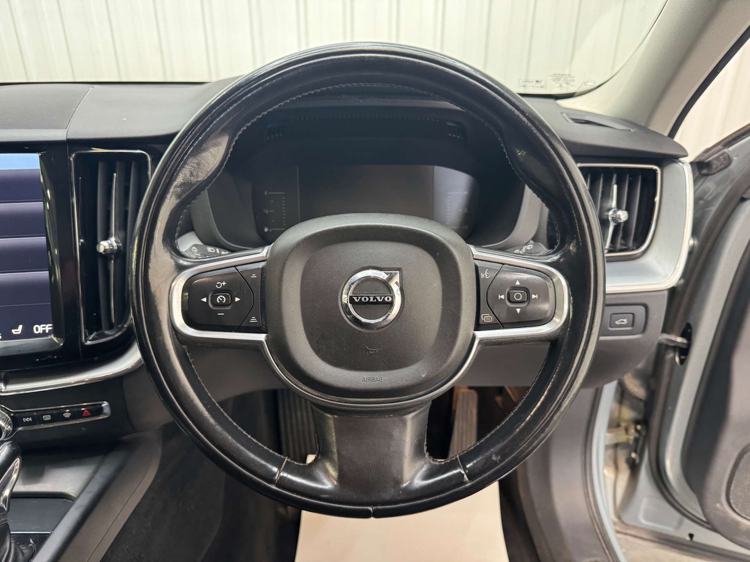 Used Volvo XC60 2017 for sale - 76363886: Photo 73
