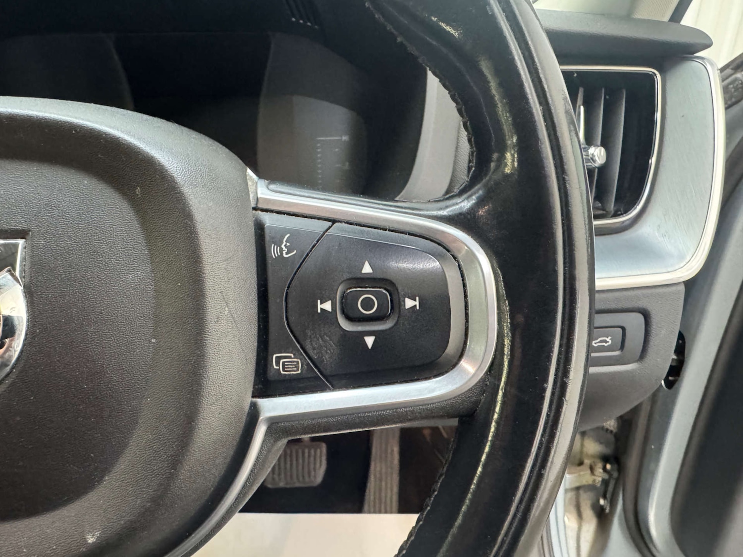 Used Volvo XC60 2017 for sale - 76363886: Photo 75