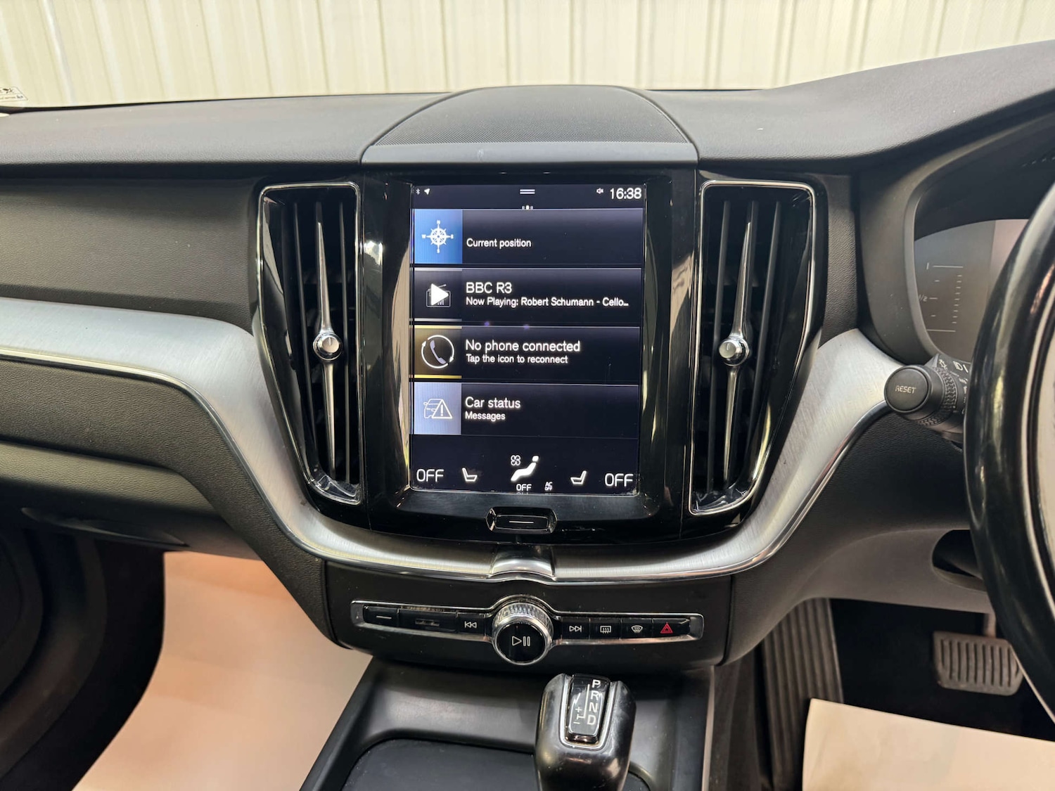 Used Volvo XC60 2017 for sale - 76363886: Photo 81