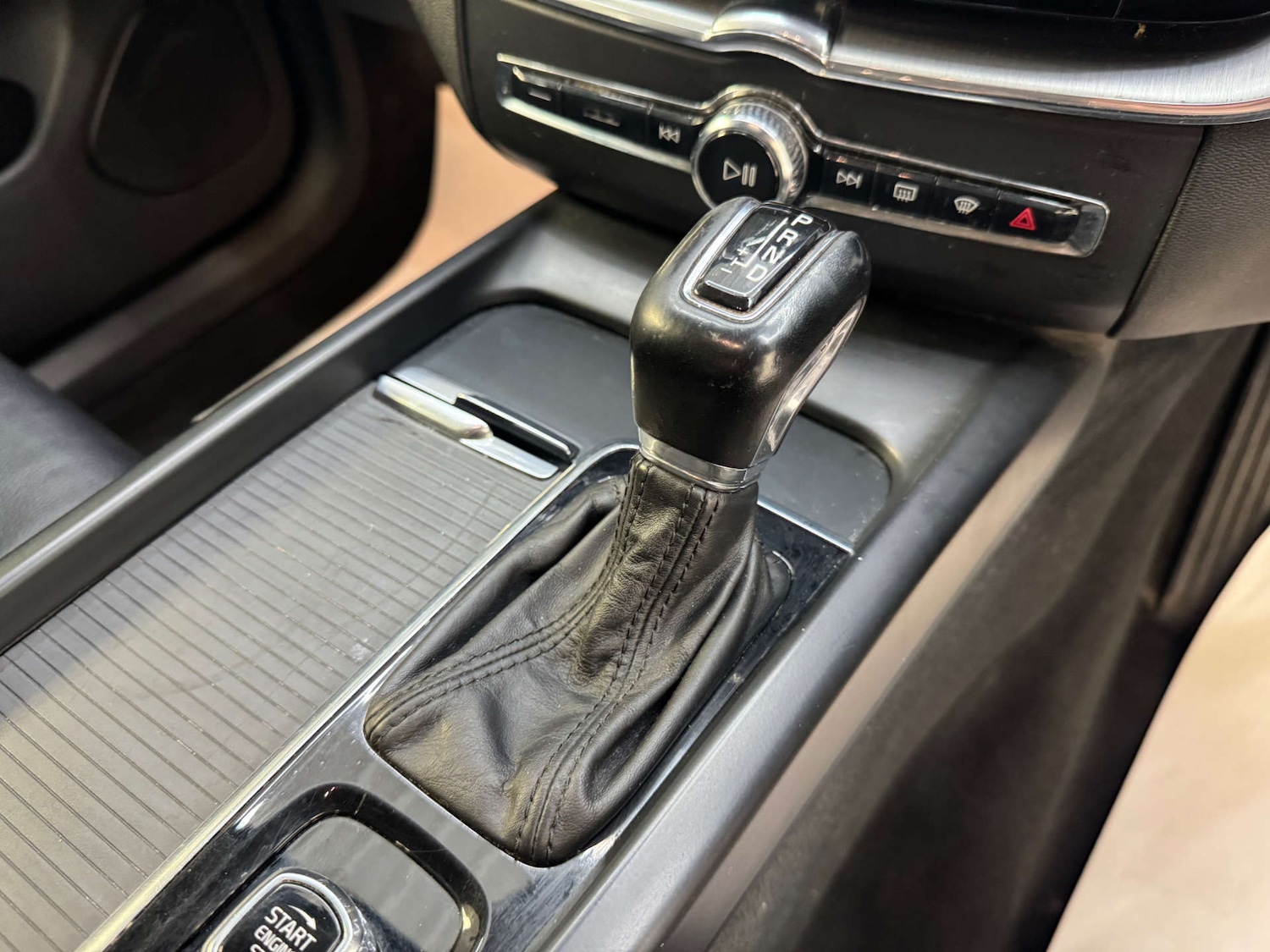 Used Volvo XC60 2017 for sale - 76363886: Photo 89