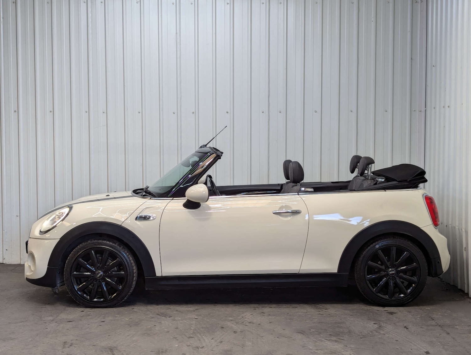 Used MINI Convertible 2016 for sale - 76600943: Photo 15