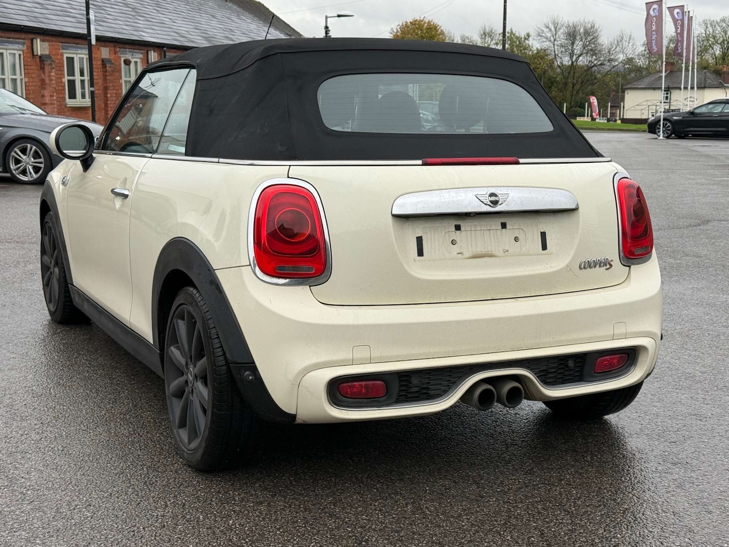 Used MINI Convertible 2016 for sale - 76600943: Photo 24