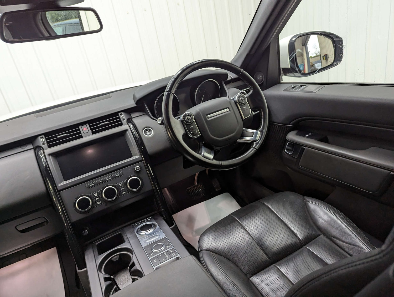 Used Land Rover Discovery 2018 for sale - 76830003: Photo 46