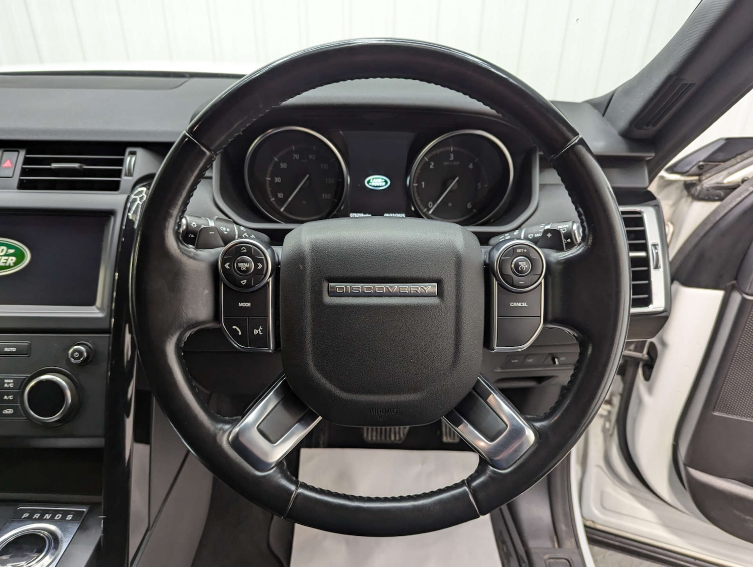 Used Land Rover Discovery 2018 for sale - 76830003: Photo 61