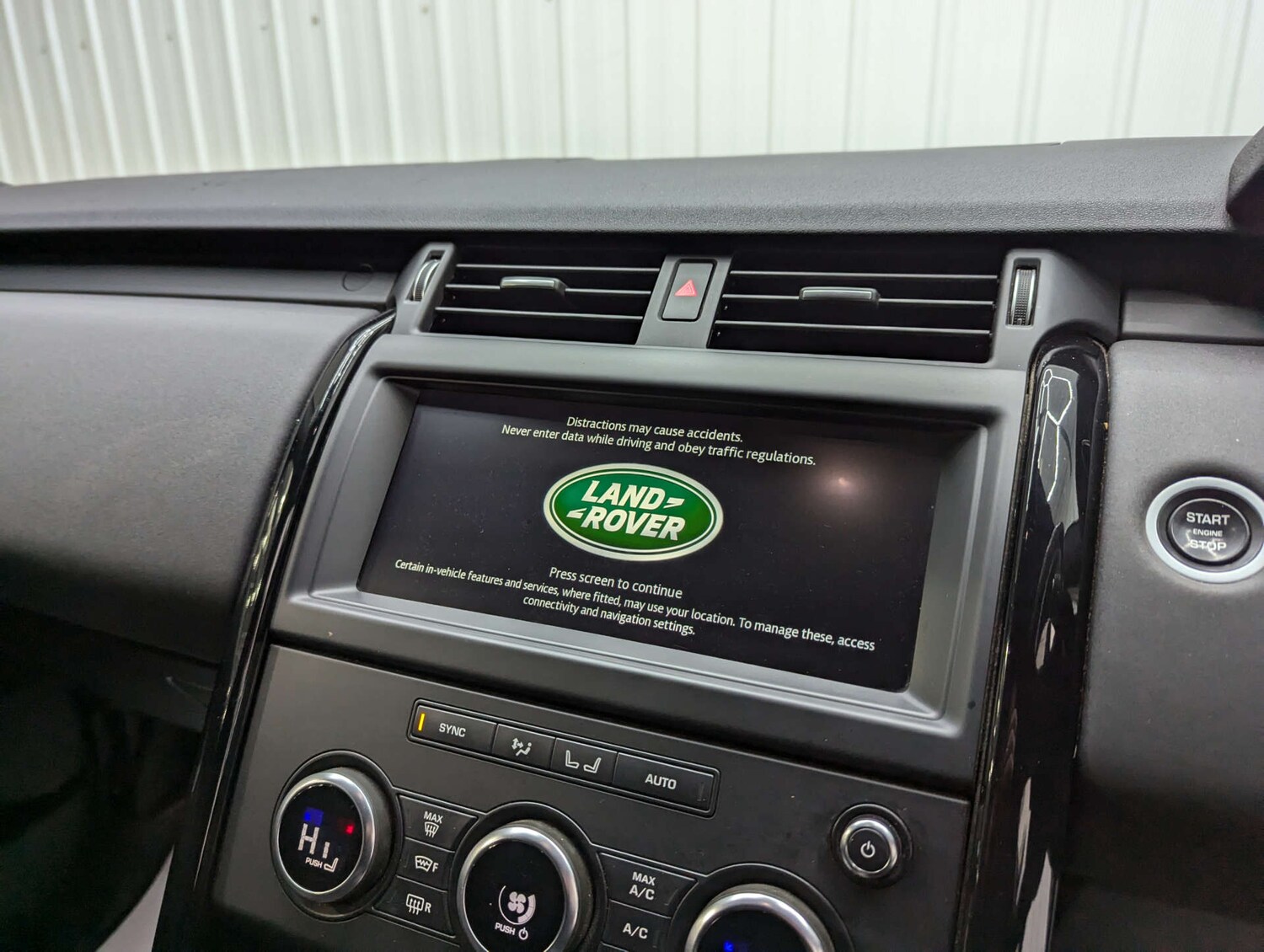 Used Land Rover Discovery 2018 for sale - 76830003: Photo 71