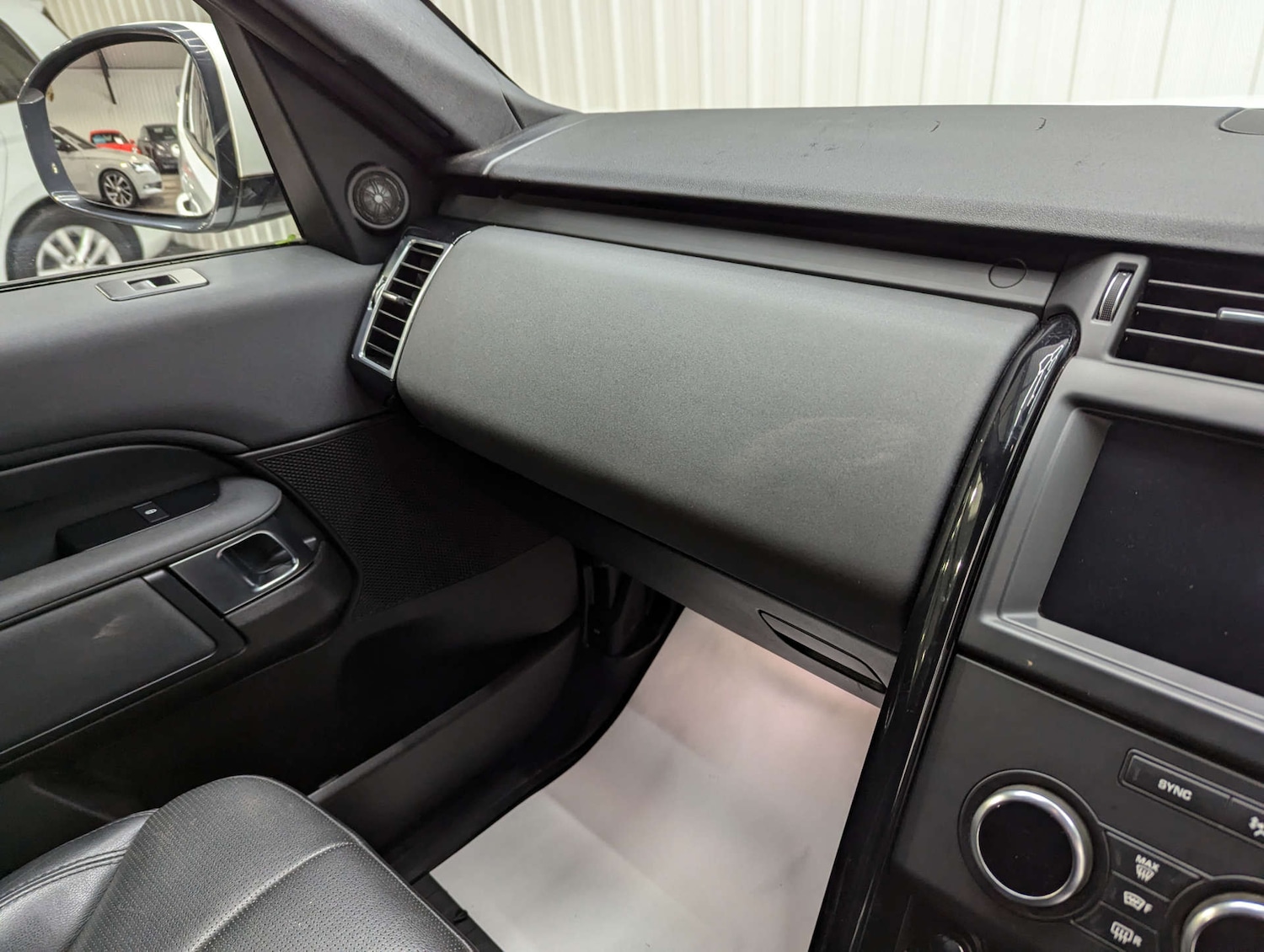 Used Land Rover Discovery 2018 for sale - 76830003: Photo 79