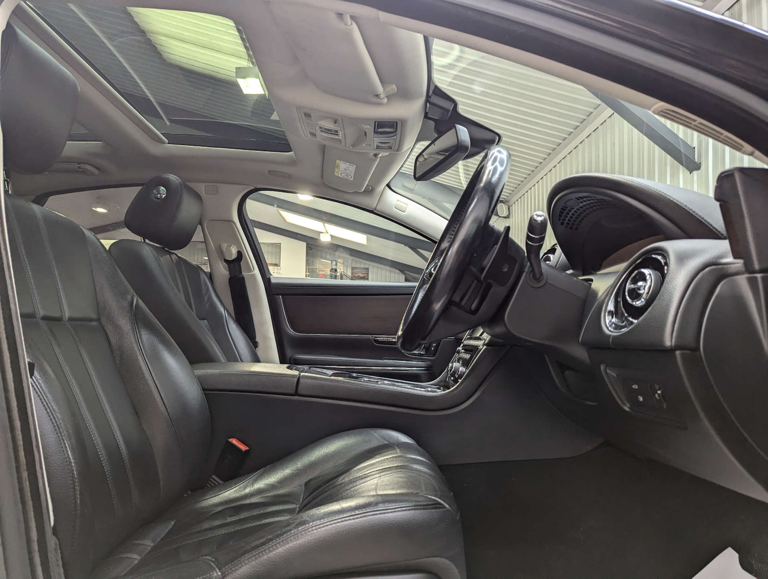 Used Jaguar XJ 2015 for sale - 76278532: Photo 50