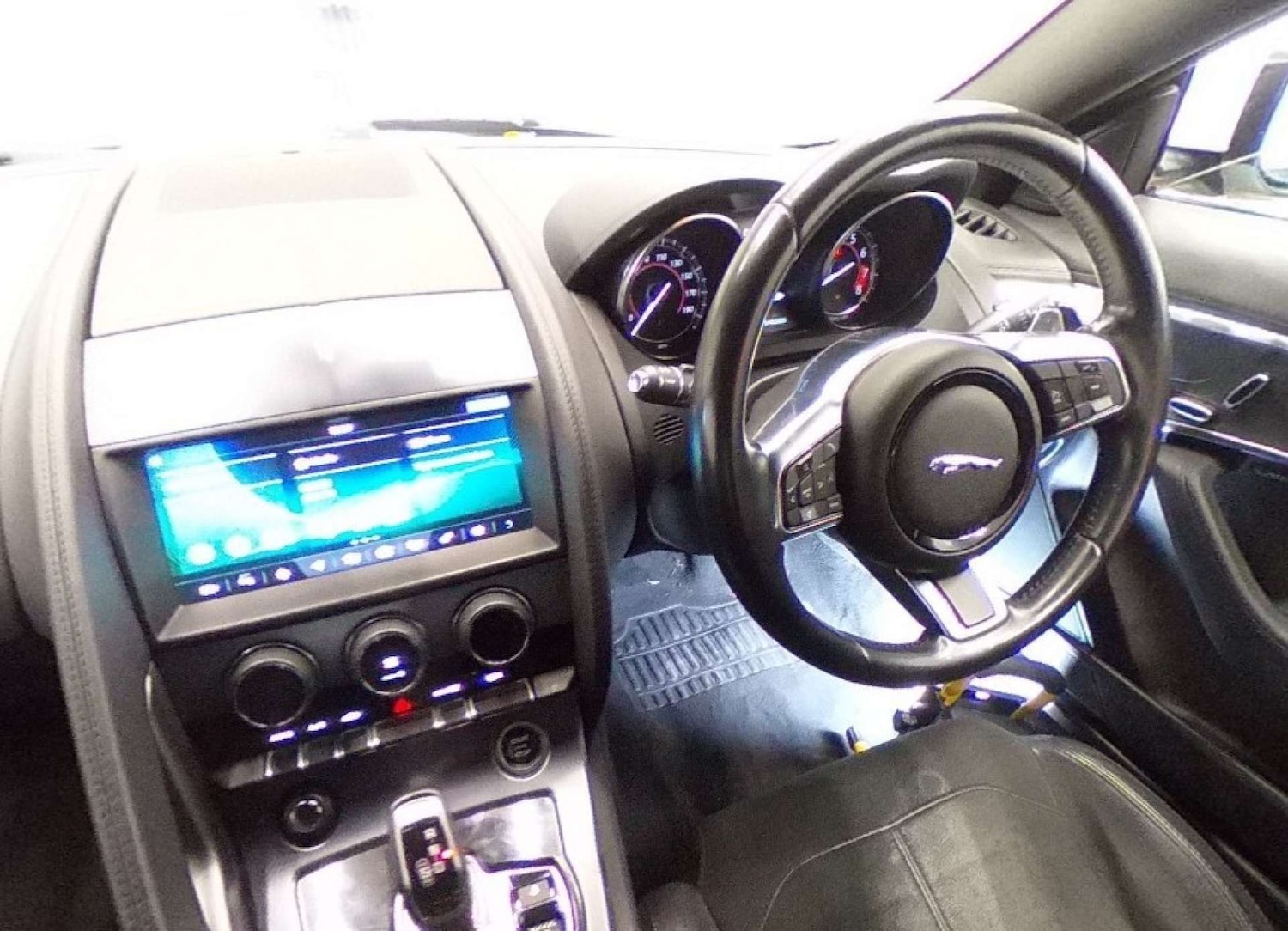 Used Jaguar F-Type 2018 for sale - 76339939: Photo 3