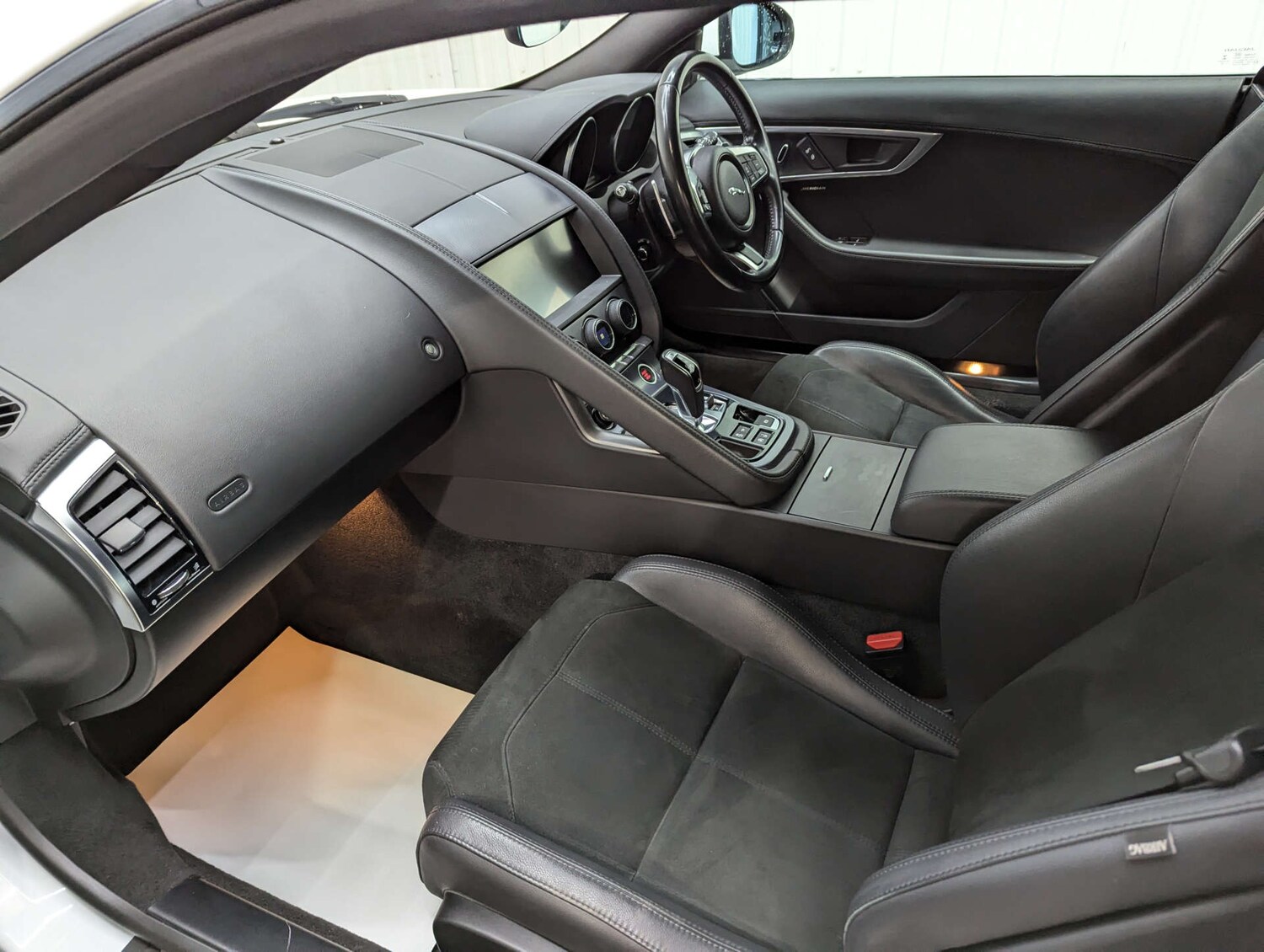 Used Jaguar F-Type 2018 for sale - 76339939: Photo 54