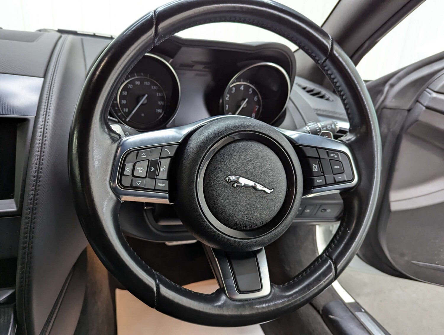 Used Jaguar F-Type 2018 for sale - 76339939: Photo 66