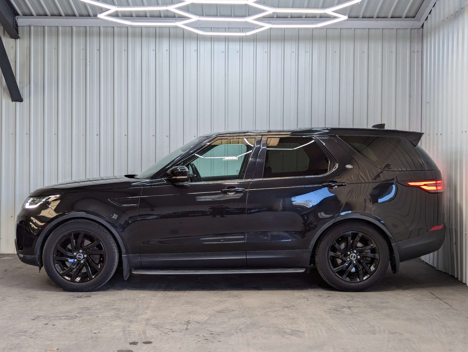 Used Land Rover Discovery 2017 for sale - 77375819: Photo 15