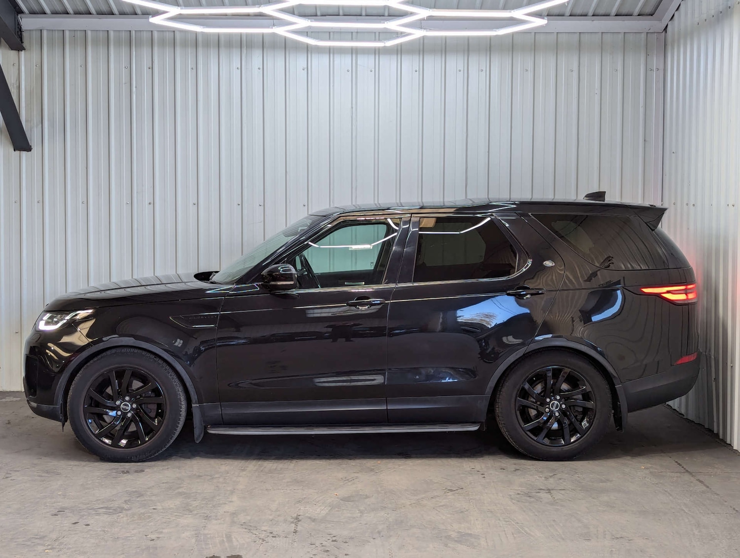 Used Land Rover Discovery 2017 for sale - 77375819: Photo 17