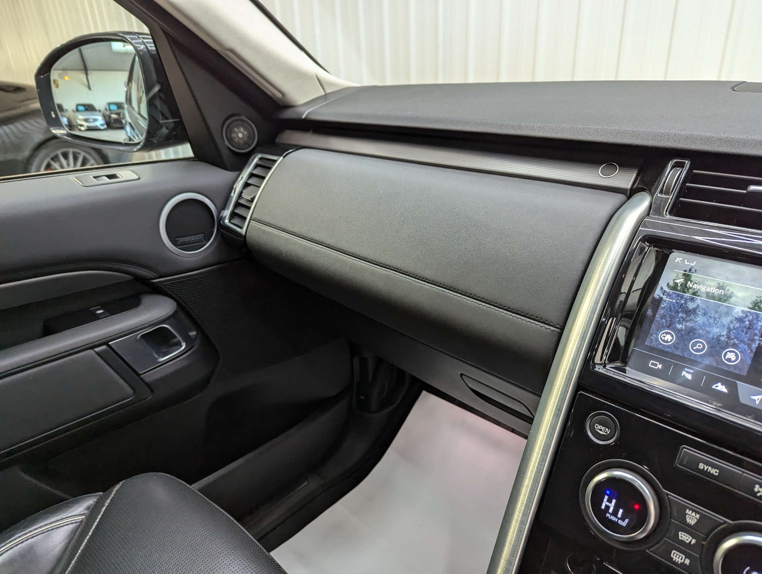 Used Land Rover Discovery 2017 for sale - 77375819: Photo 91