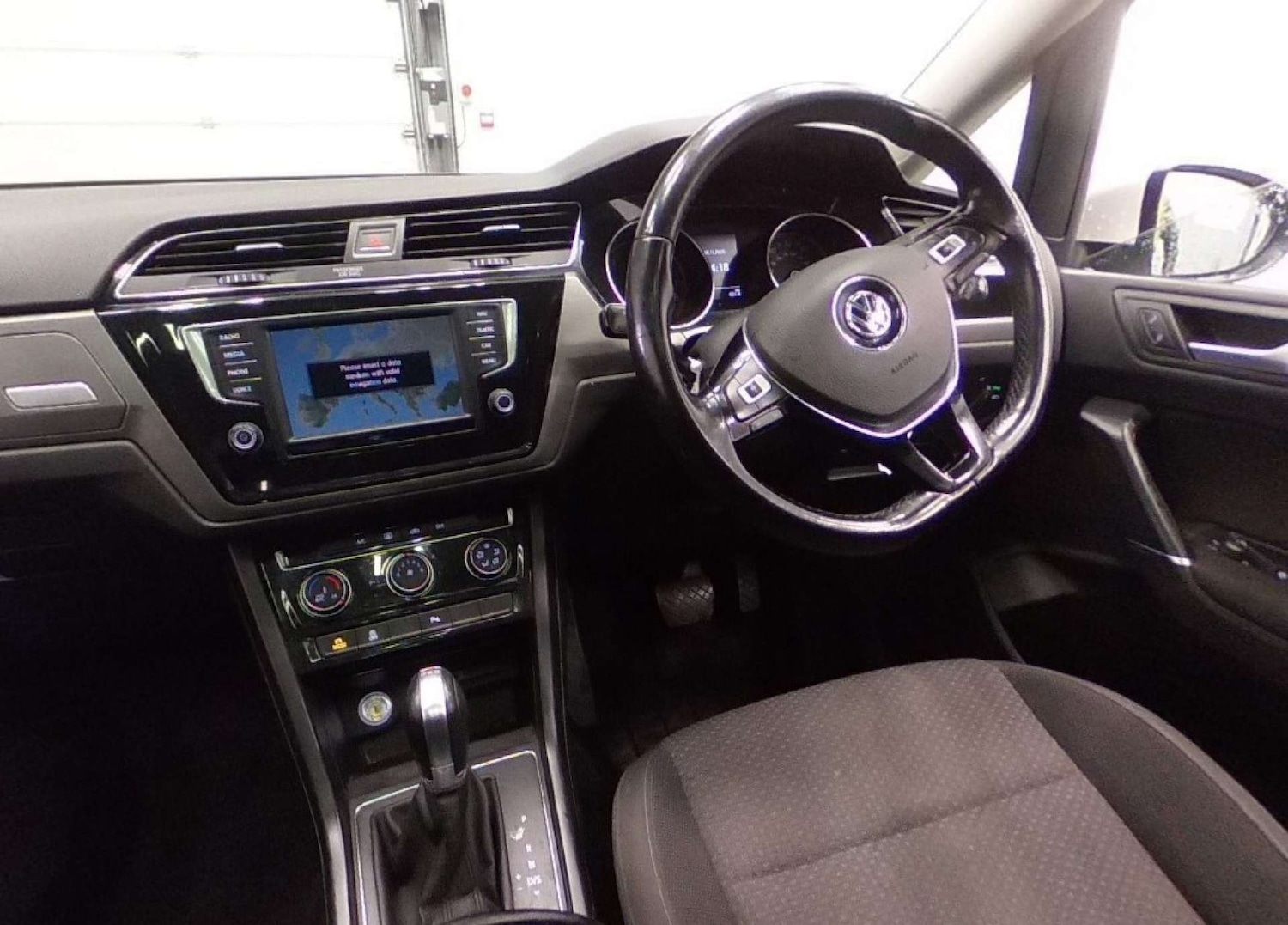 Used Volkswagen Touran 2017 for sale - 76630388: Photo 3