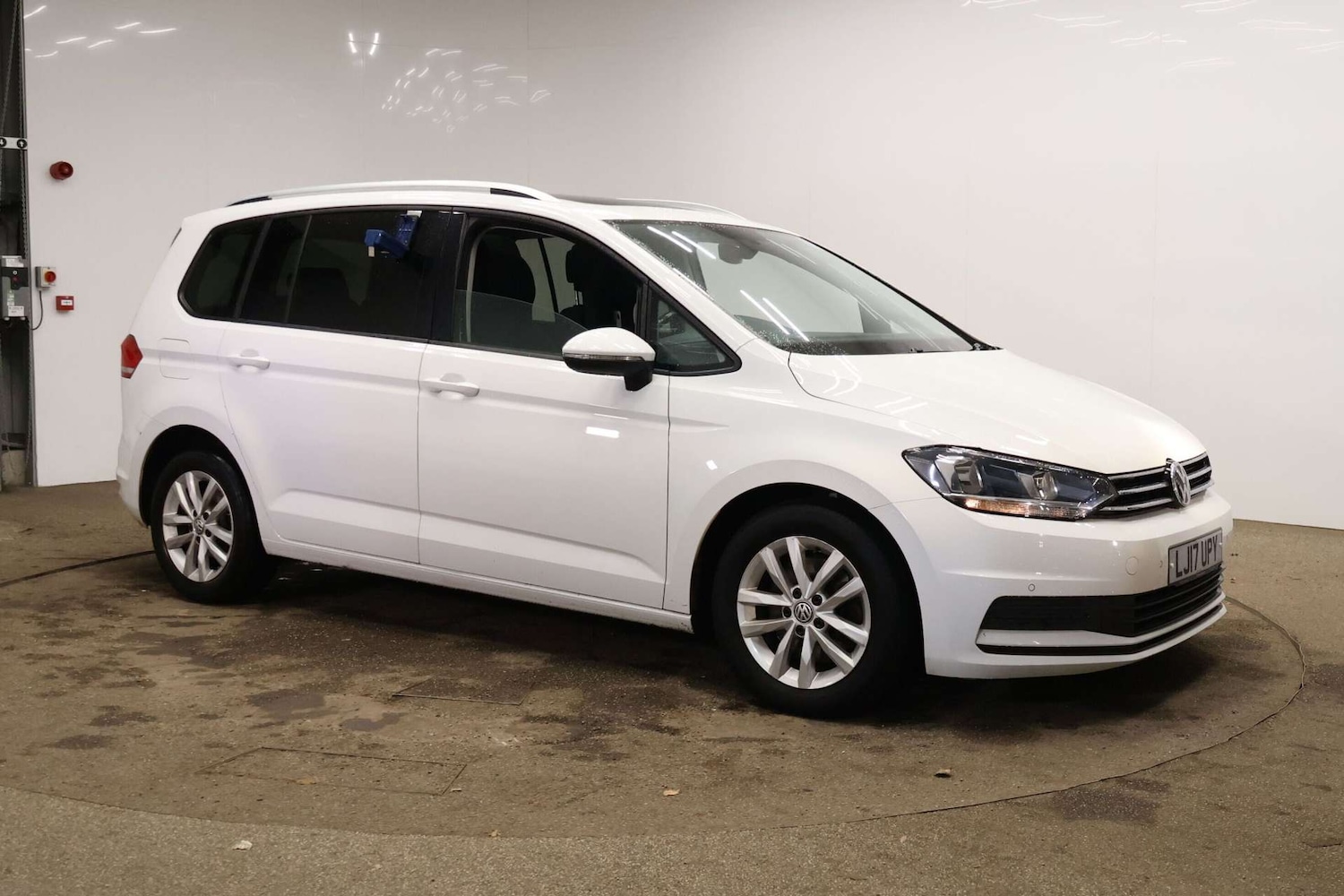 Used Volkswagen Touran 2017 for sale - 76630388: Photo 7