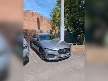 Used Jaguar XE 2019 for sale - 79474696: Photo