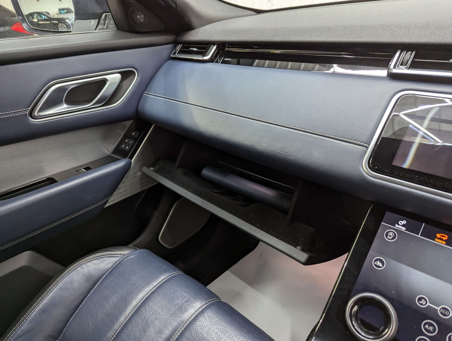 Used Land Rover Range Rover Velar 2018 for sale - 77227772: Photo 81