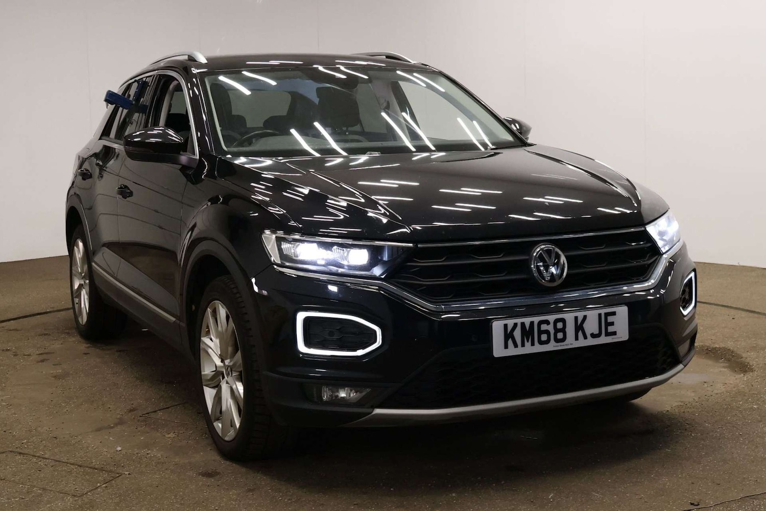 Used Volkswagen T-Roc 2018 for sale - 76630389: Photo 1