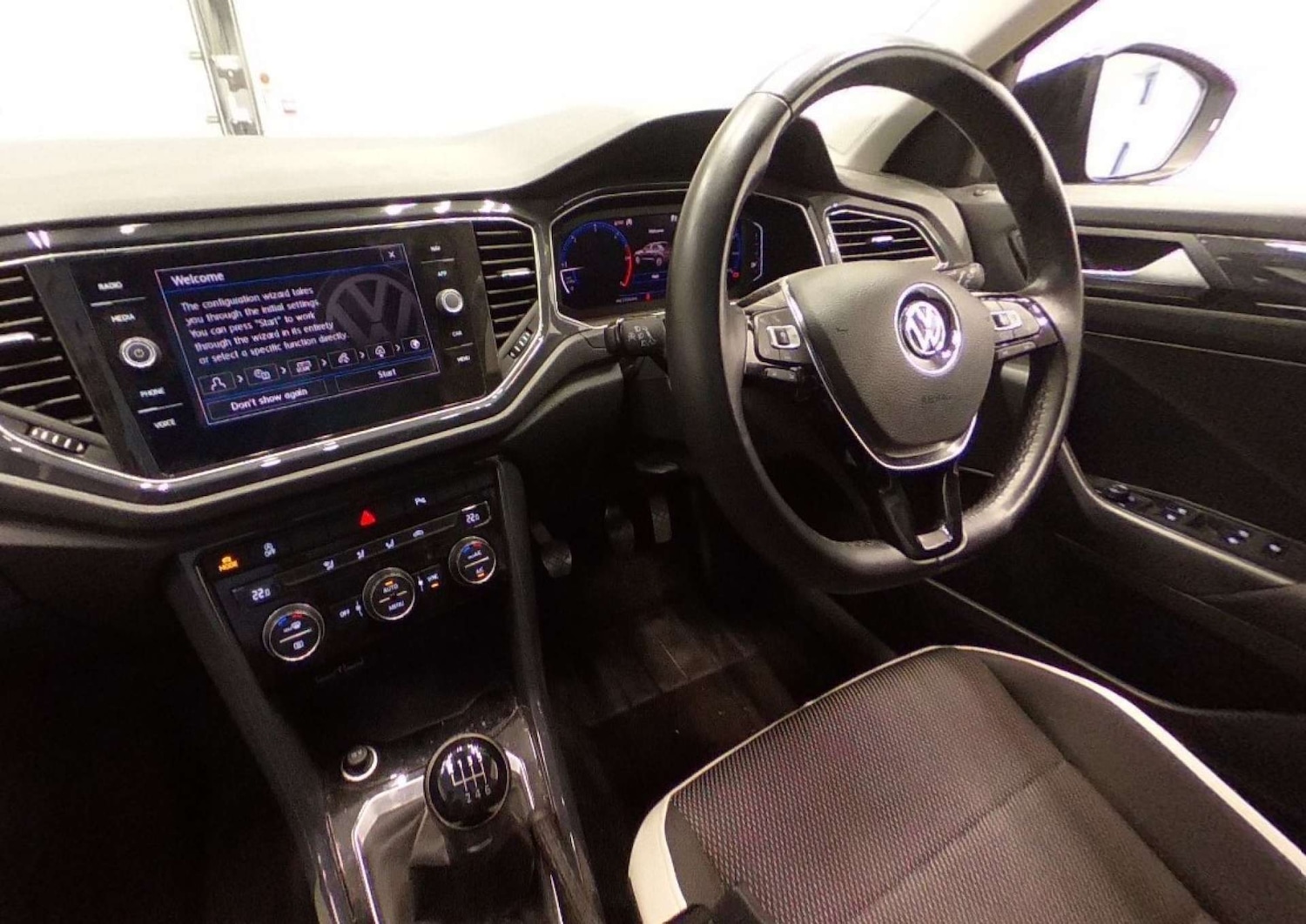 Used Volkswagen T-Roc 2018 for sale - 76630389: Photo 3