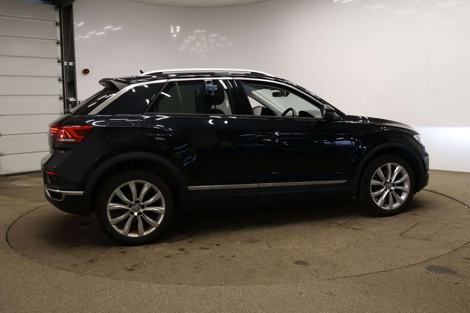Used Volkswagen T-Roc 2018 for sale - 76630389: Photo 9