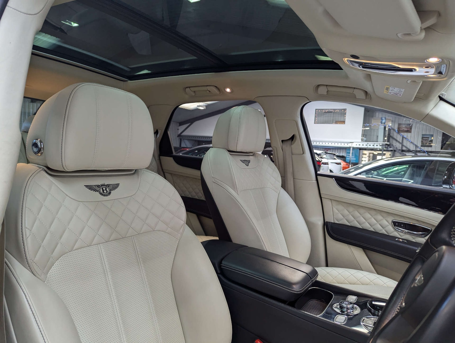 Used Bentley Bentayga 2017 for sale - 78078328: Photo 2