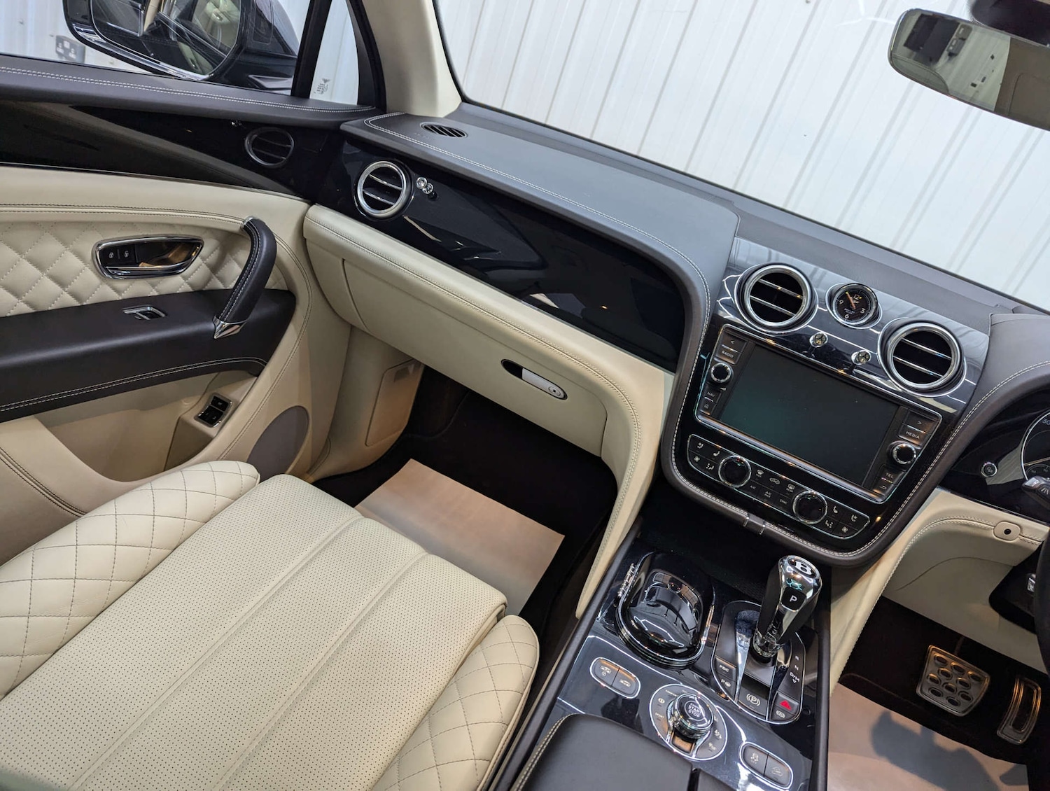 Used Bentley Bentayga 2017 for sale - 78078328: Photo 44