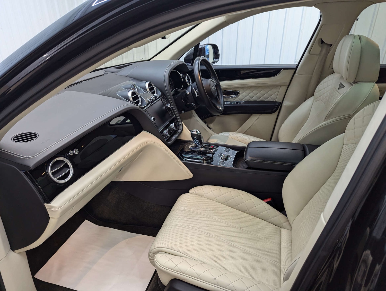 Used Bentley Bentayga 2017 for sale - 78078328: Photo 52